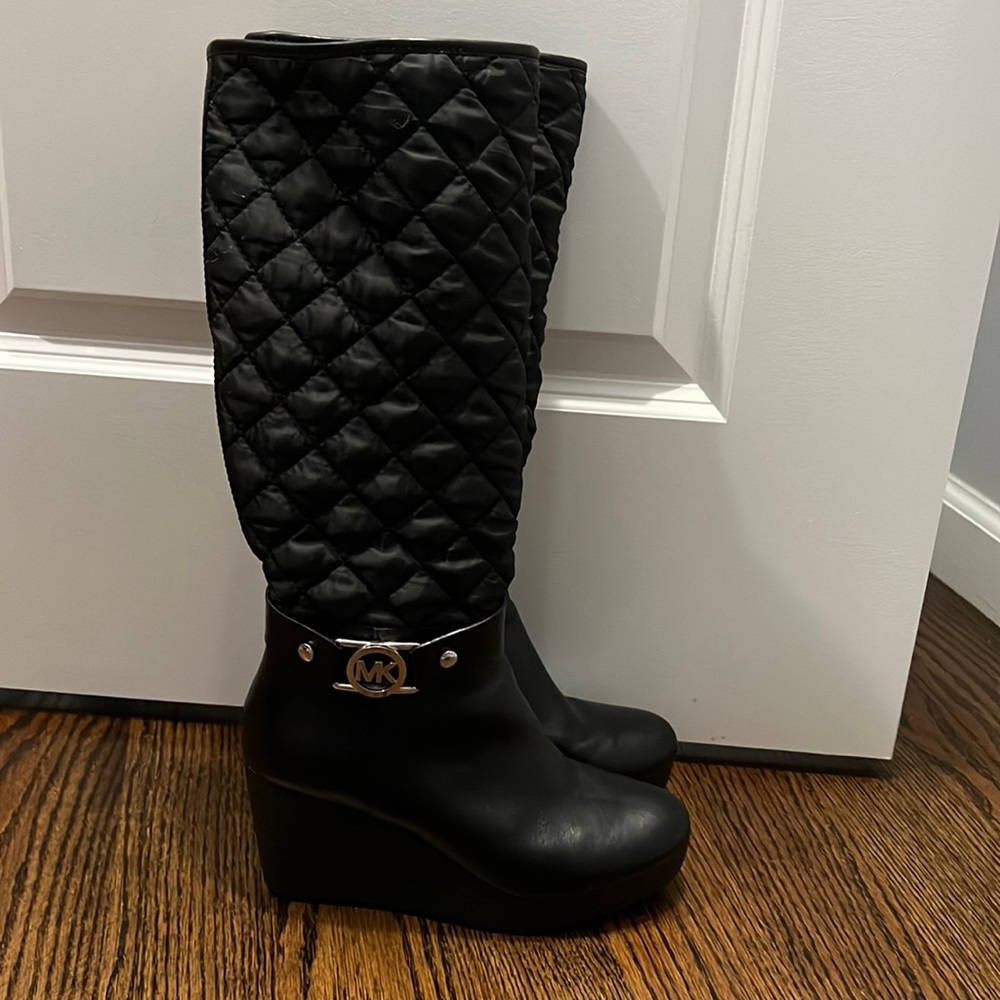 Used Michael Michael Kors boots. SIZE 6.5. Game changer for cooler weather!!
